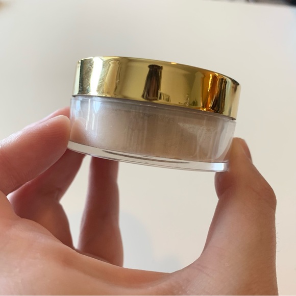 ✨5 FOR $25✨ NEW Bellapierre Cosmetics Banana Setting Powder Original light - Picture 2 of 5